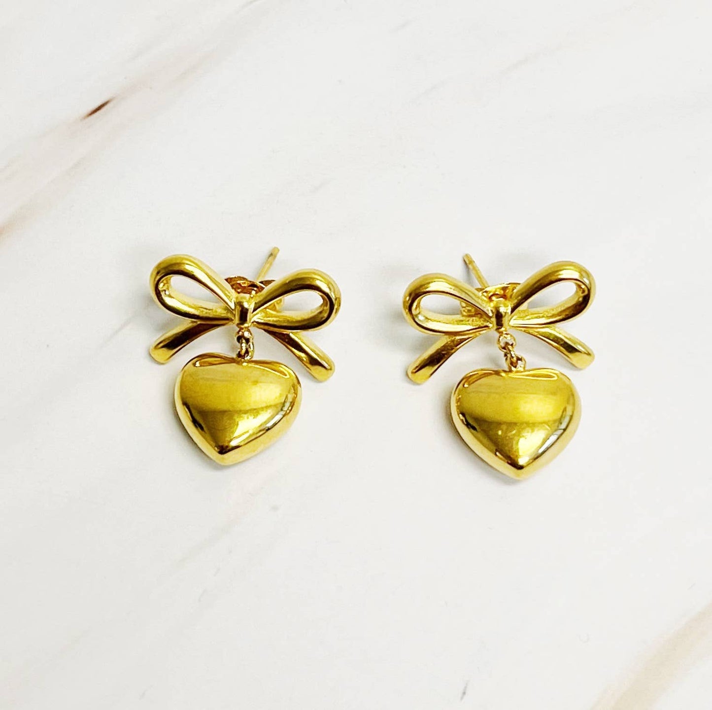 Mini Bow Mini Heart Earrings: Gold