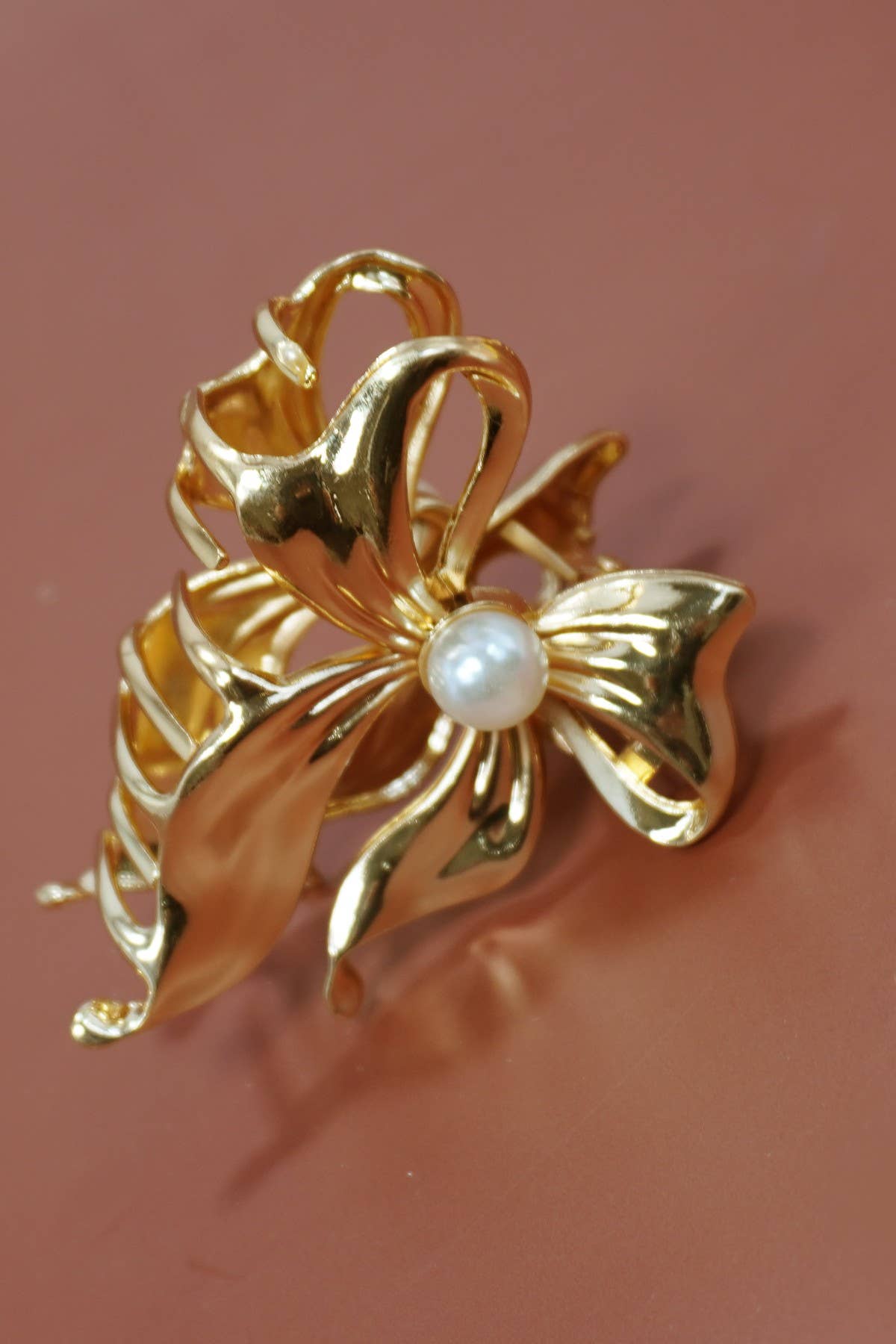 Mini Pearl Gold Bow Claw