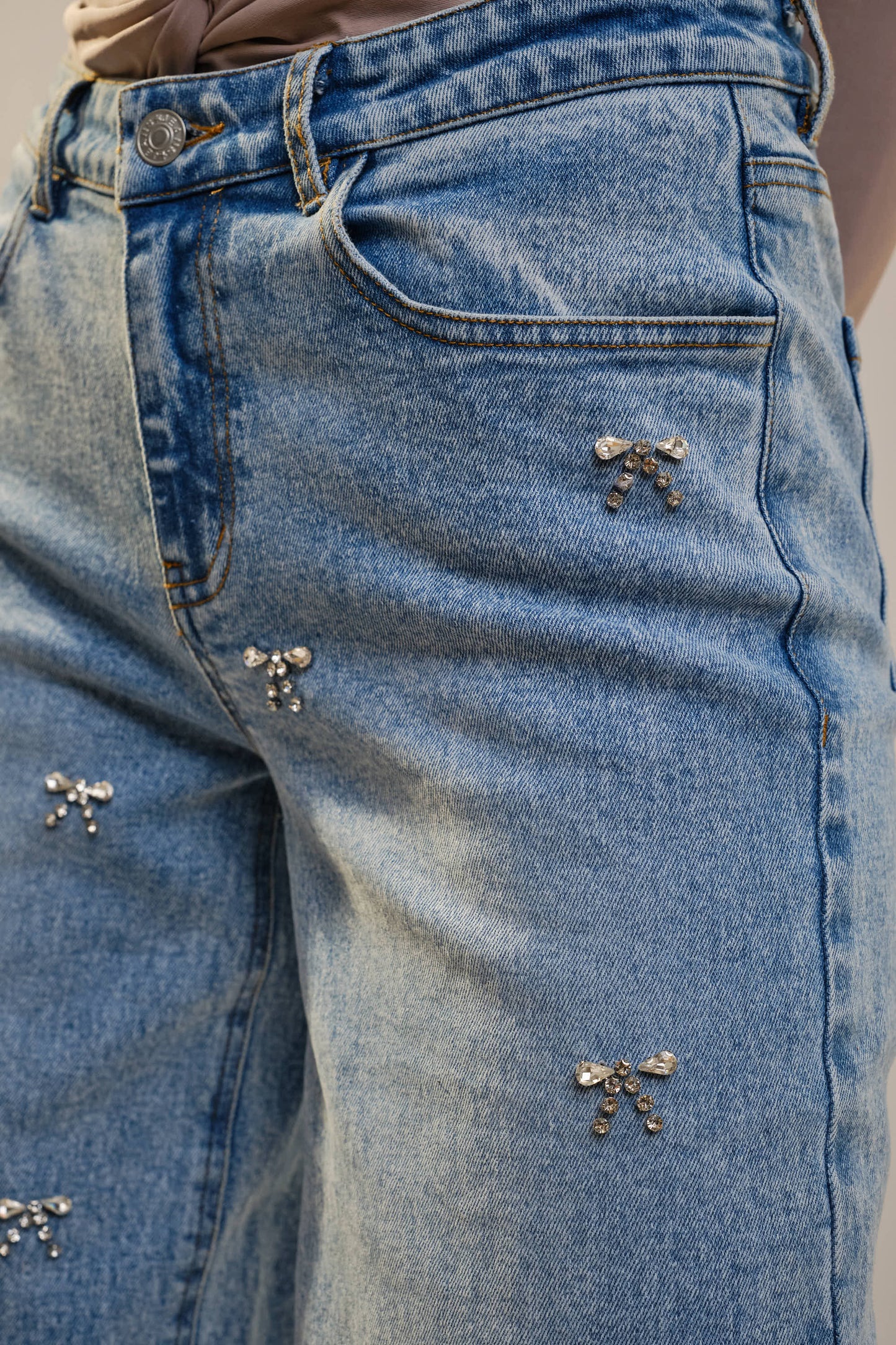 Bow Embellished Jeans