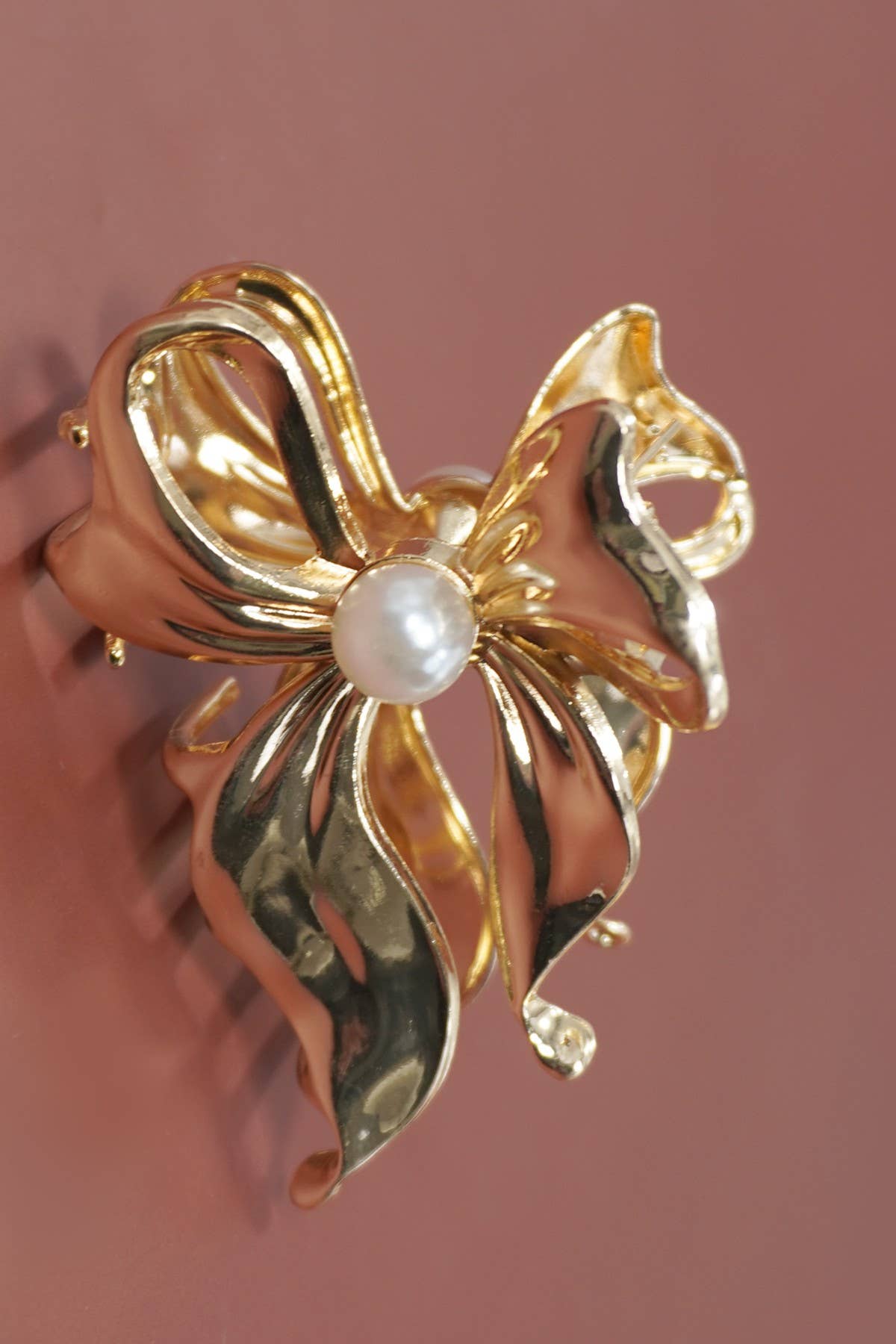 Mini Pearl Gold Bow Claw